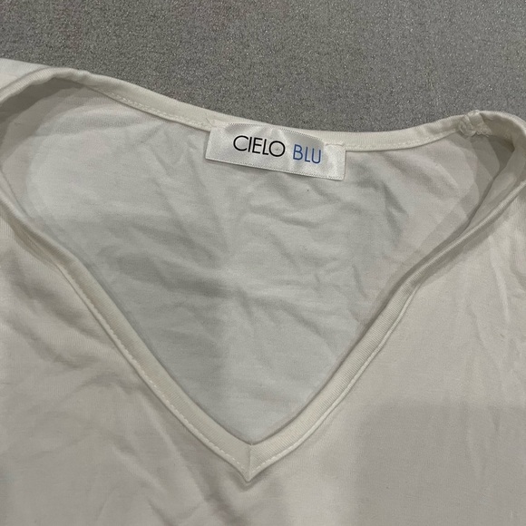 ❤️2/$30❤️[S/M]Cielo Blu Women's White V-Neck Flare Blouse Bell Sleeve - Picture 3 of 6